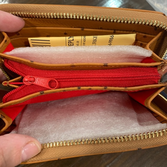 DOONEY & BOURKE NWT Ostrich Leather Medium Zip Around Credit Card Case Wallet - Picture 3 of 3